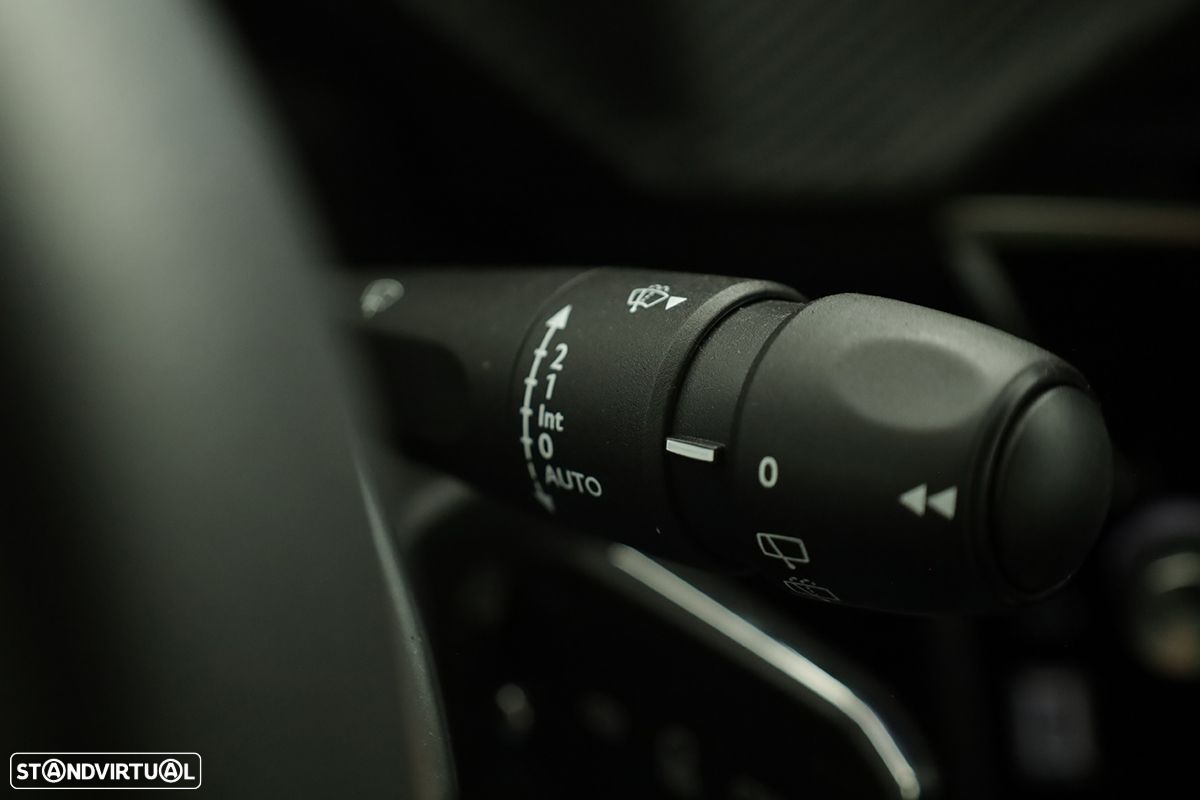 Peugeot 2008 1.2 PureTech Allure EAT8 - 19