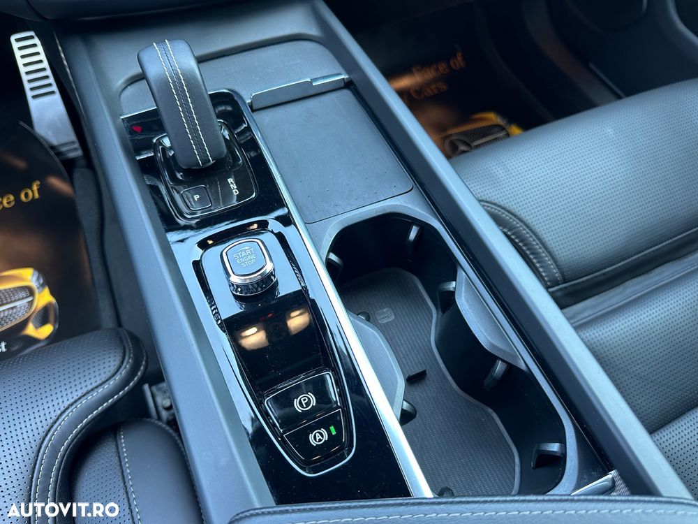 Volvo XC 60 B4 MHEV AT8 AWD R-Design - 28