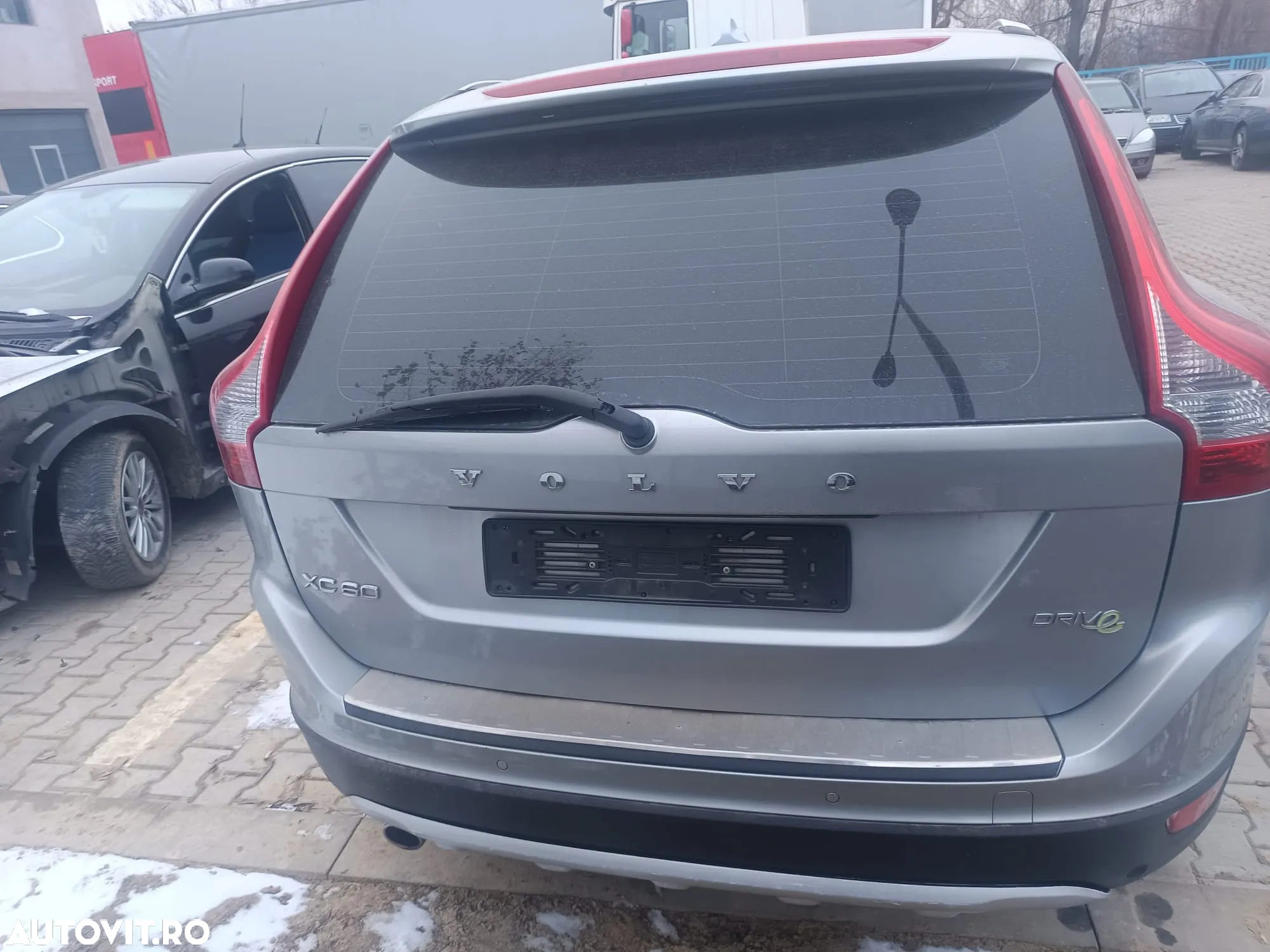 Dezmembram Volvo XC60 2012, 2.0 Diesel, cutie de viteze manuala - 3