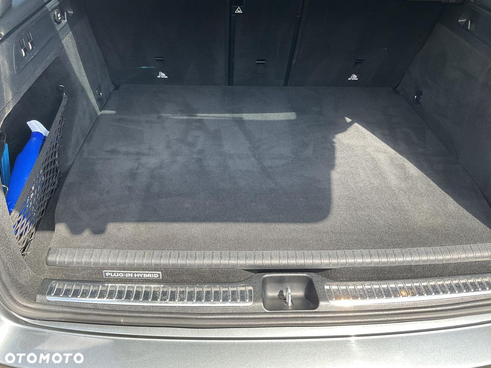 Mercedes-Benz GLC 250 4Matic 9G-TRONIC AMG Line - 11