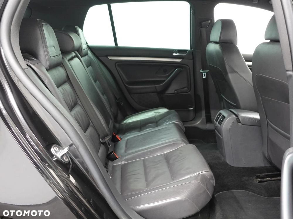 Volkswagen Golf - 24