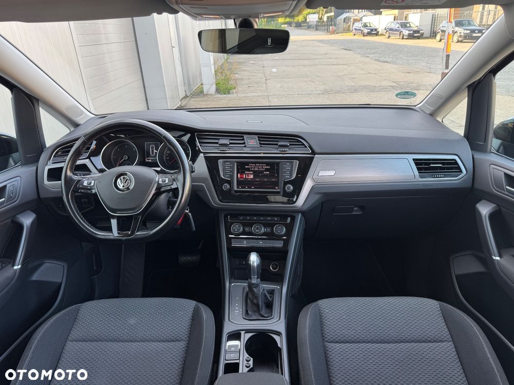 Volkswagen Touran - 24