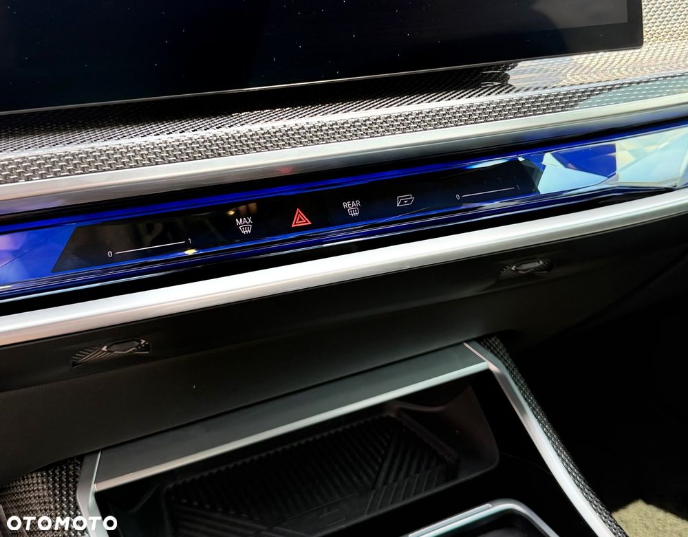 BMW Seria 7 M760e PHEV xDrive sport - 28