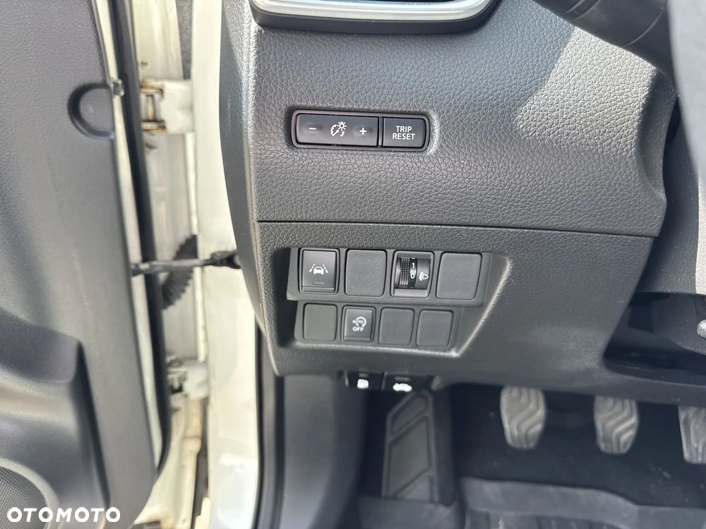 Nissan Qashqai 1.3 DIG-T N-Connecta EU6d - 24