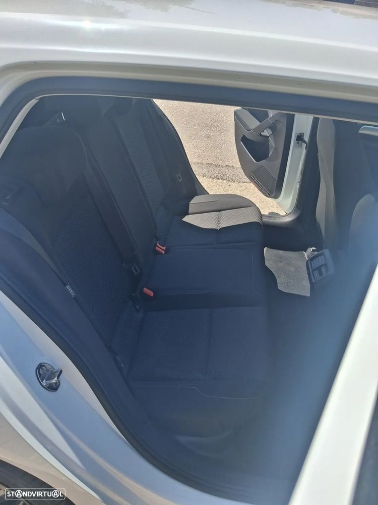 VW Golf 1.6 TDI R-Line - 11
