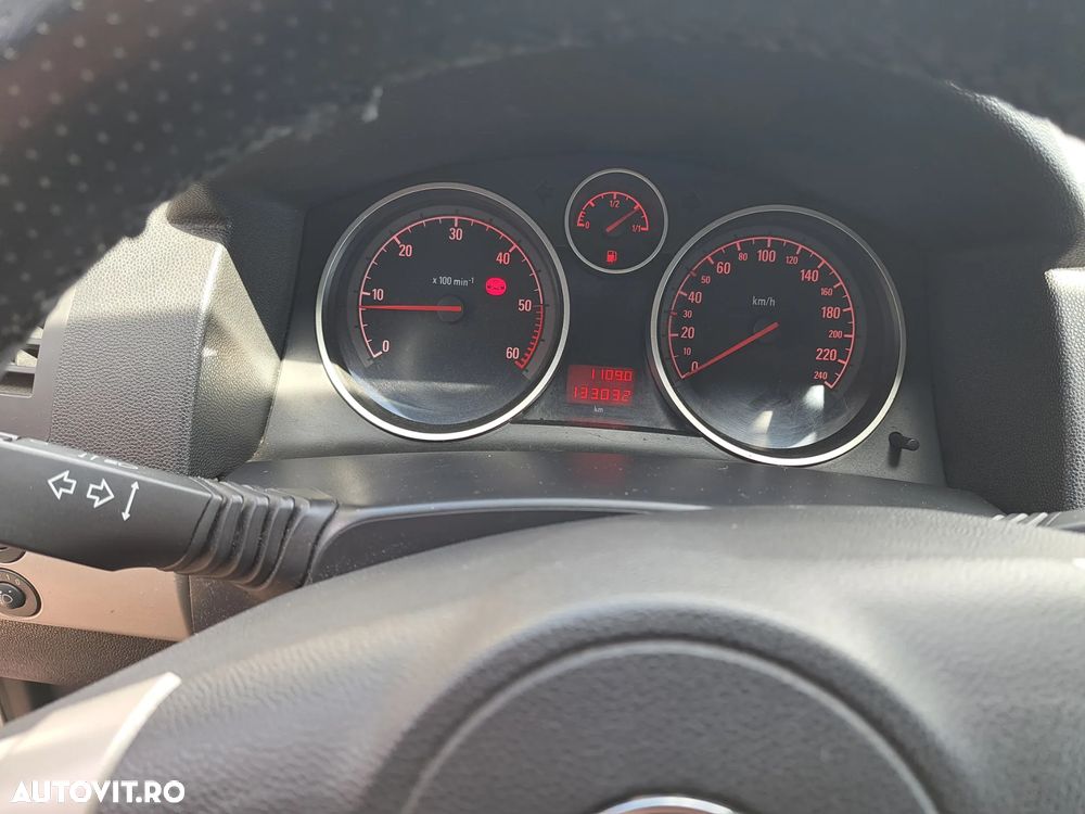 Opel Astra 1.3 CDTI Cosmo - 4