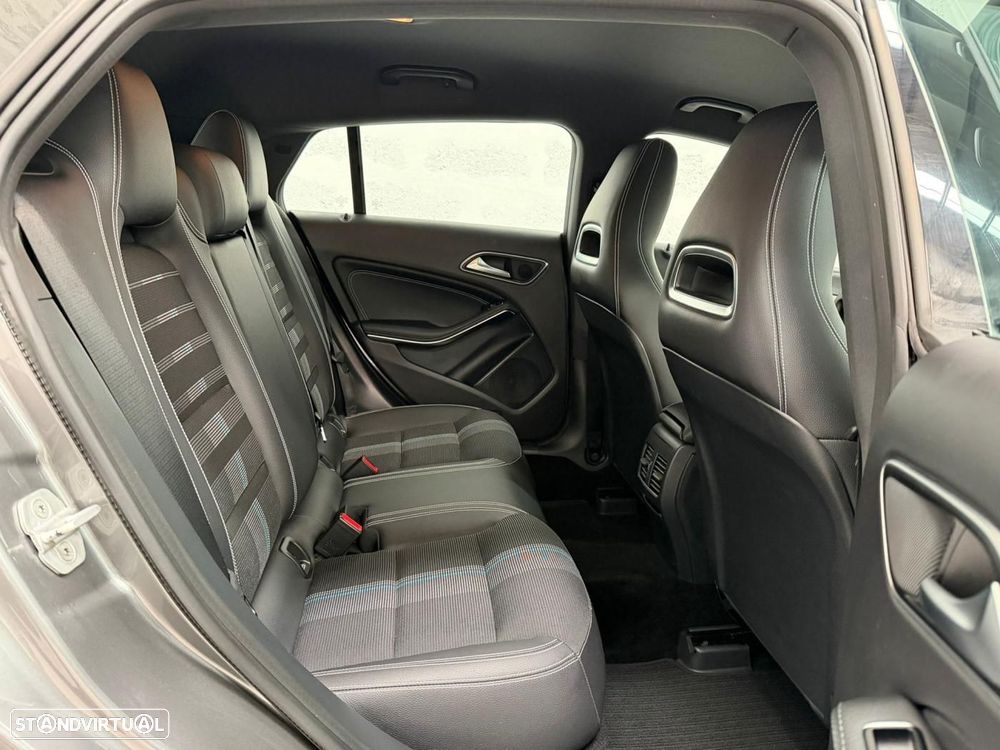 Mercedes-Benz CLA 200 - 40