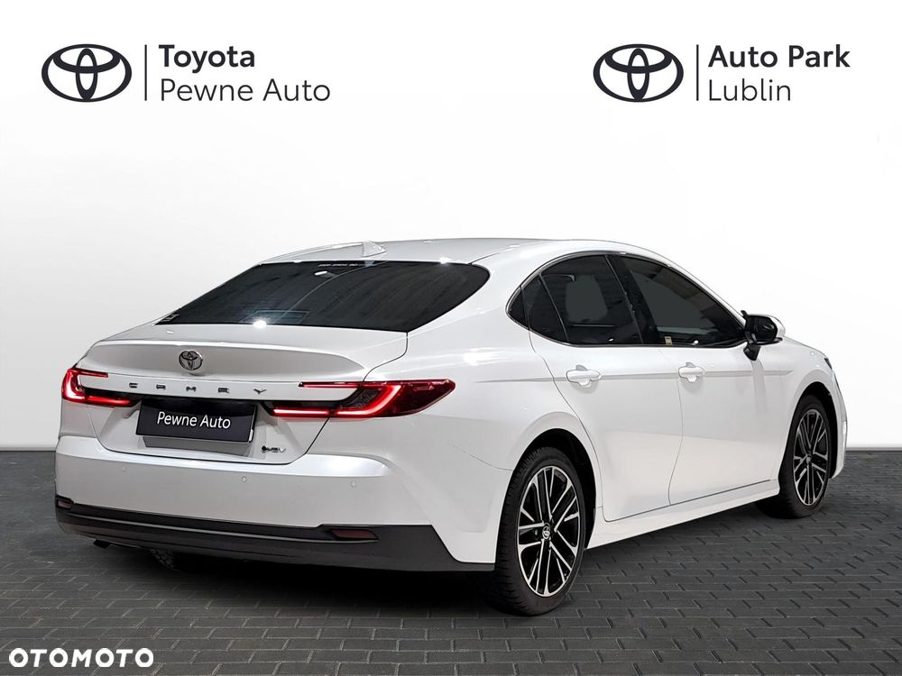 Toyota Camry - 5