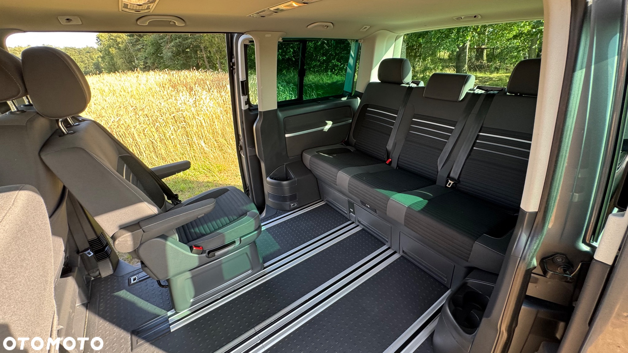 Volkswagen Multivan - 21