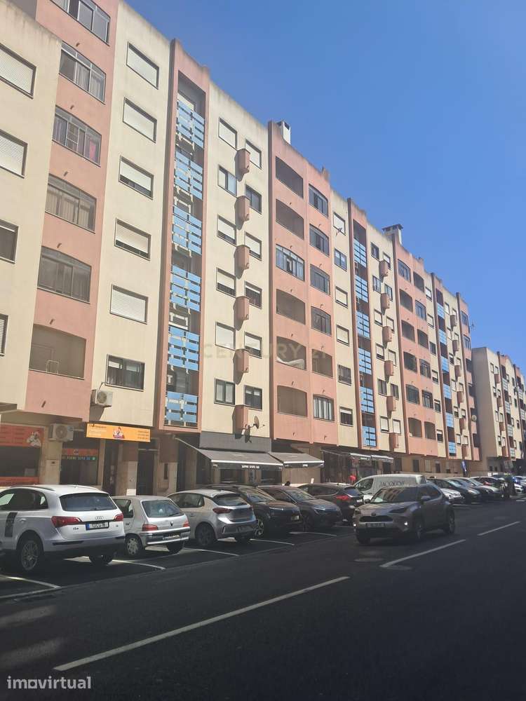 Apartamento T3 na Avenida Cidade de Lisboa — Agualva-Cacém - Grande imagem: 2/39