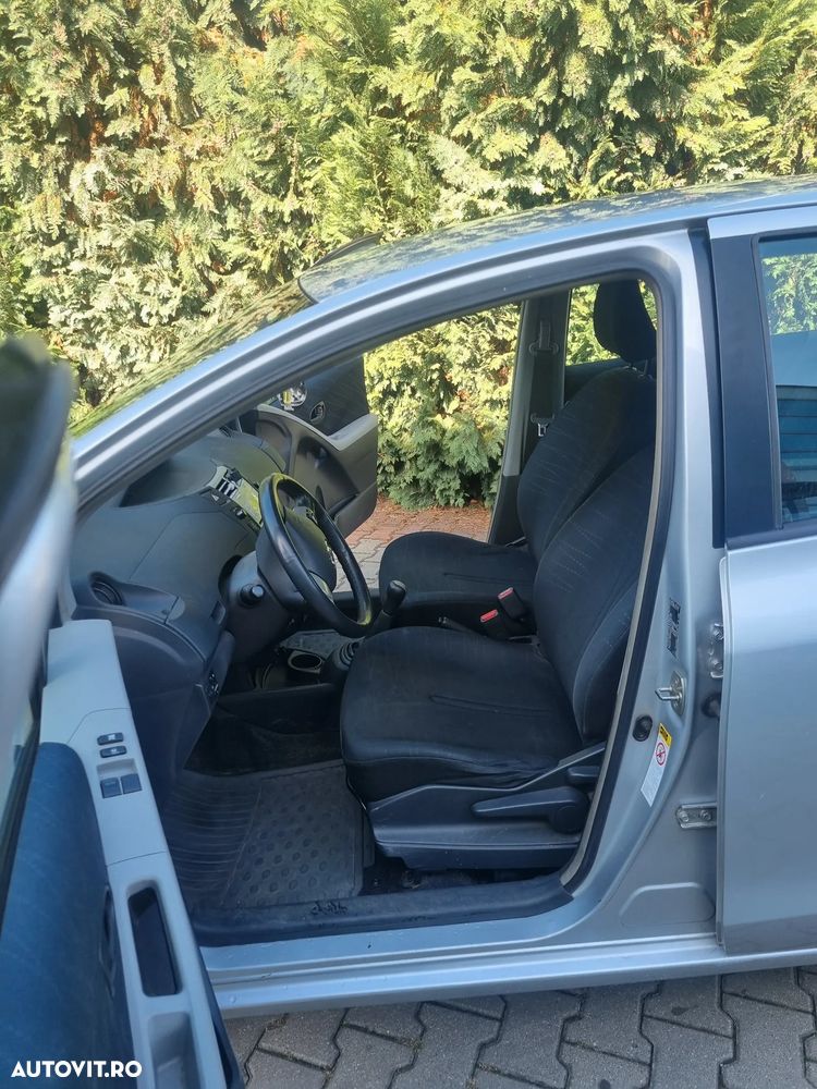 Toyota Yaris - 4