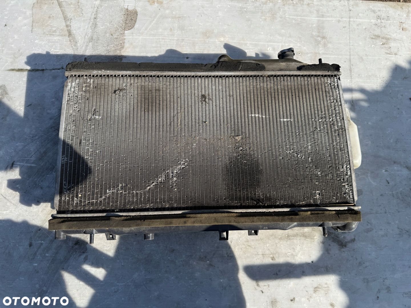 CHŁODNICA WODY Z WENTYLATOREM SUBARU LEGACY 110531 - 1