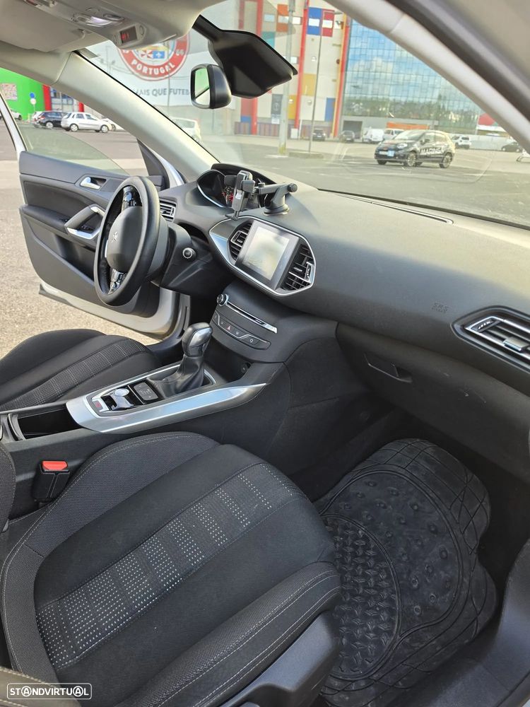 Peugeot 308 SW PureTech 130 EAT6 Stop & Start Allure - 17