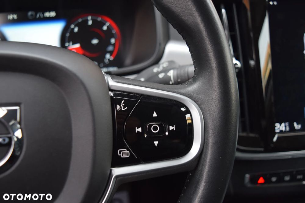 Volvo V90 D3 Momentum Pro - 22