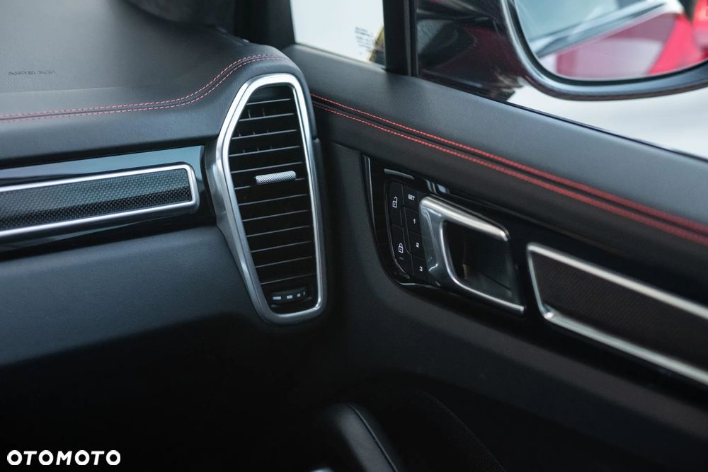 Porsche Cayenne Turbo - 27