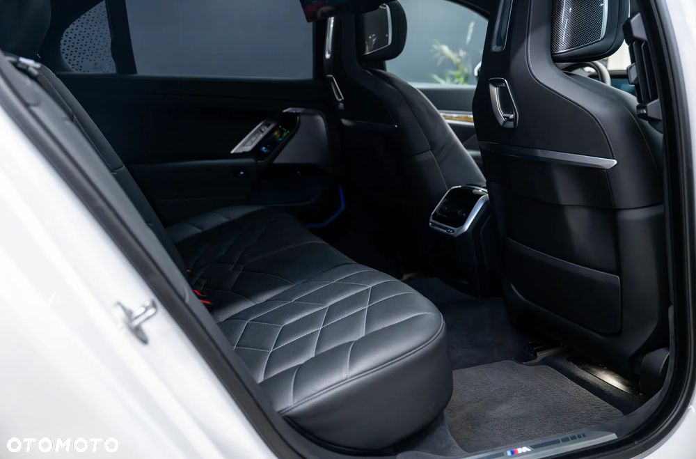 BMW Seria 7 740d xDrive sport - 24
