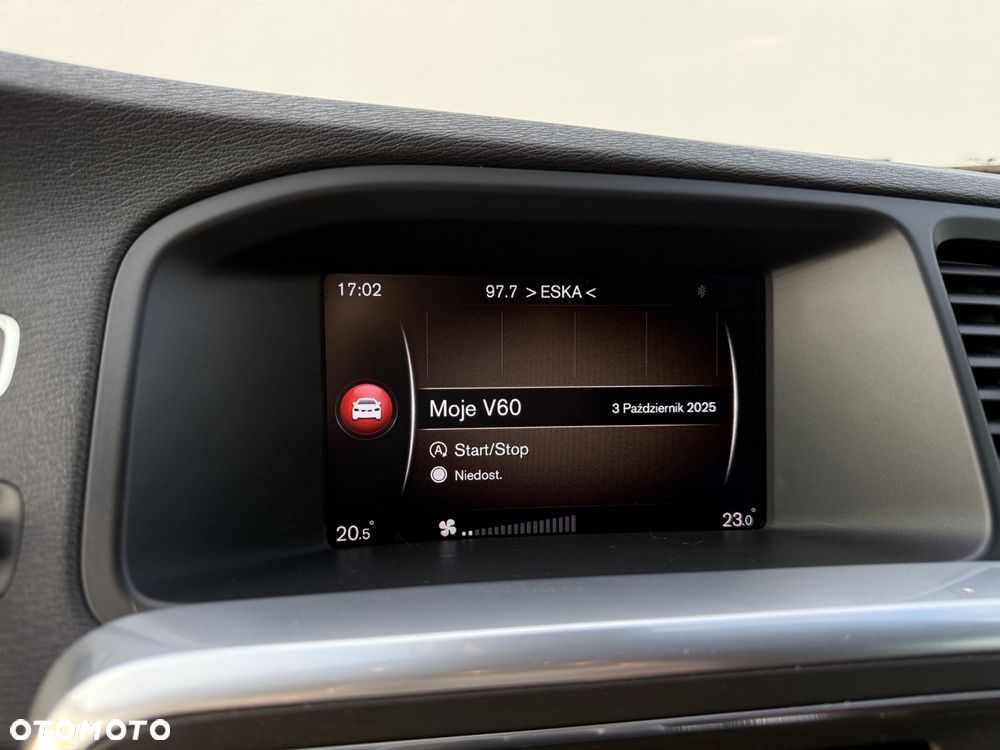 Volvo V60 Cross Country - 18