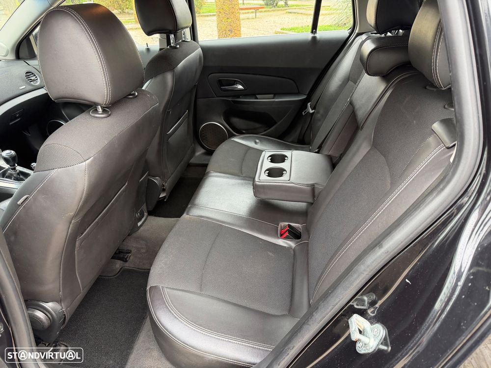 Chevrolet Cruze SW 1.7 VCDi LT - 23