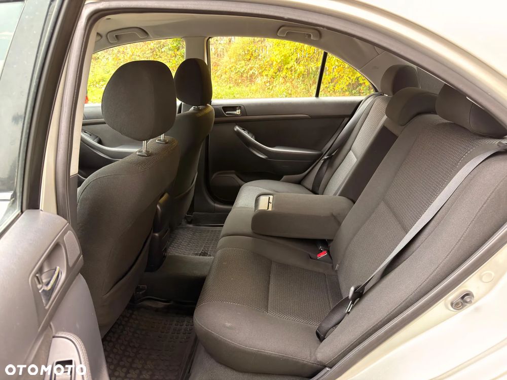Toyota Avensis - 21