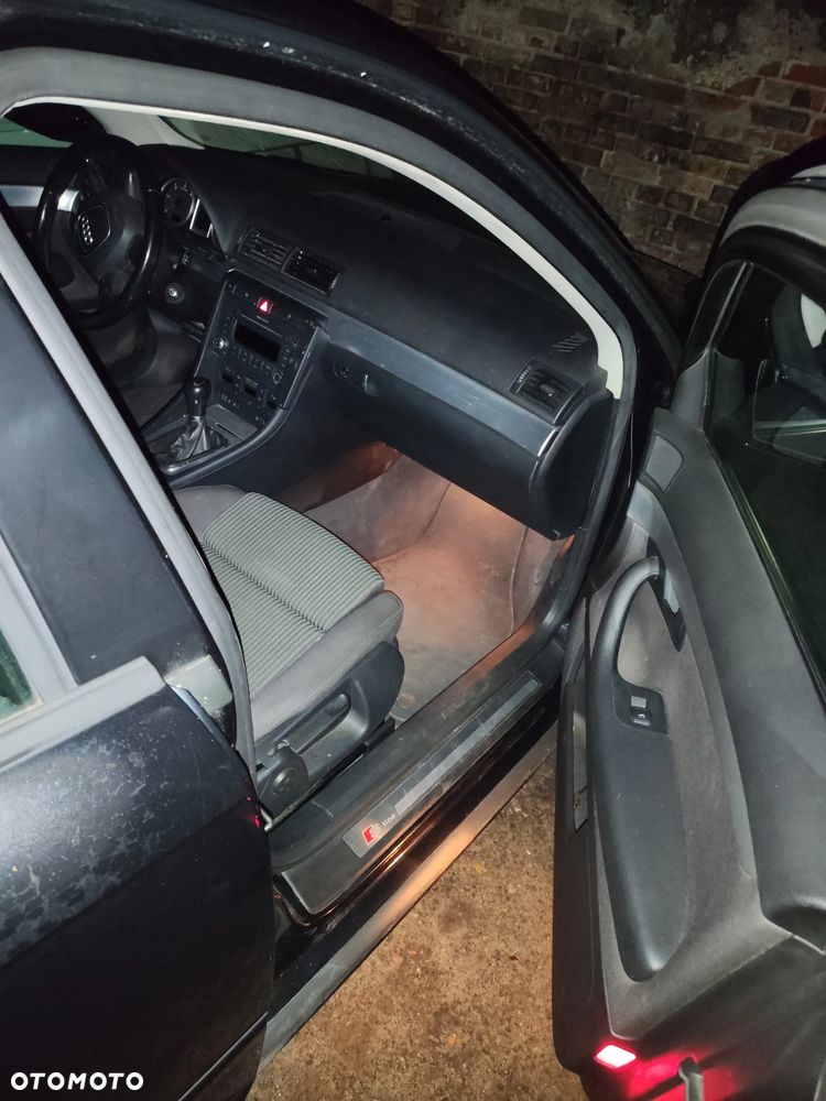 Audi A4 Limousine - 10