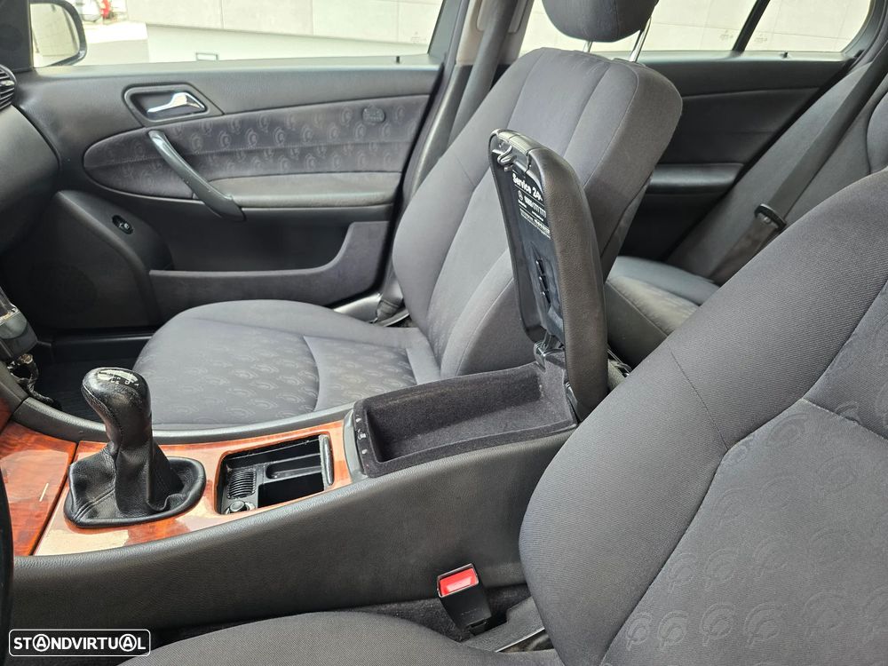 Mercedes-Benz C 220 T CDI Classic - 37