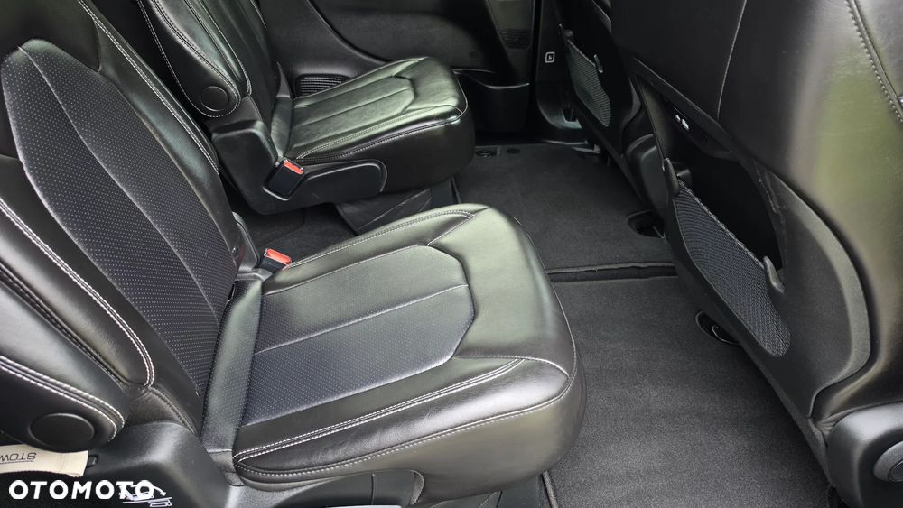 Chrysler Pacifica - 26