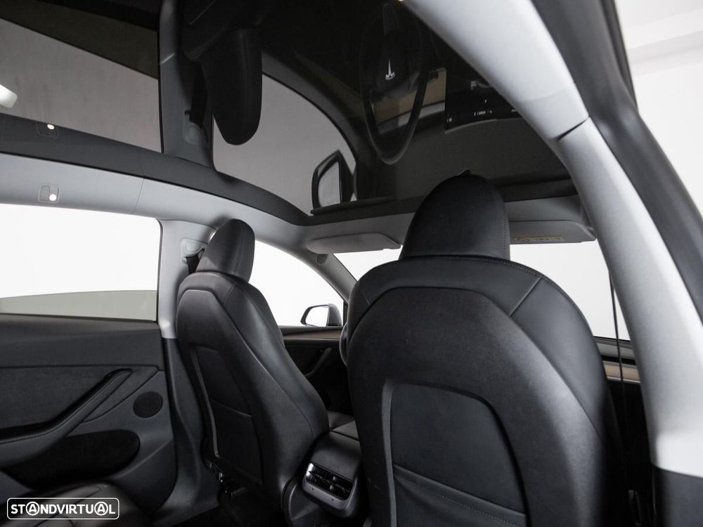 Tesla Model Y Long Range Dual Motor AWD - 11