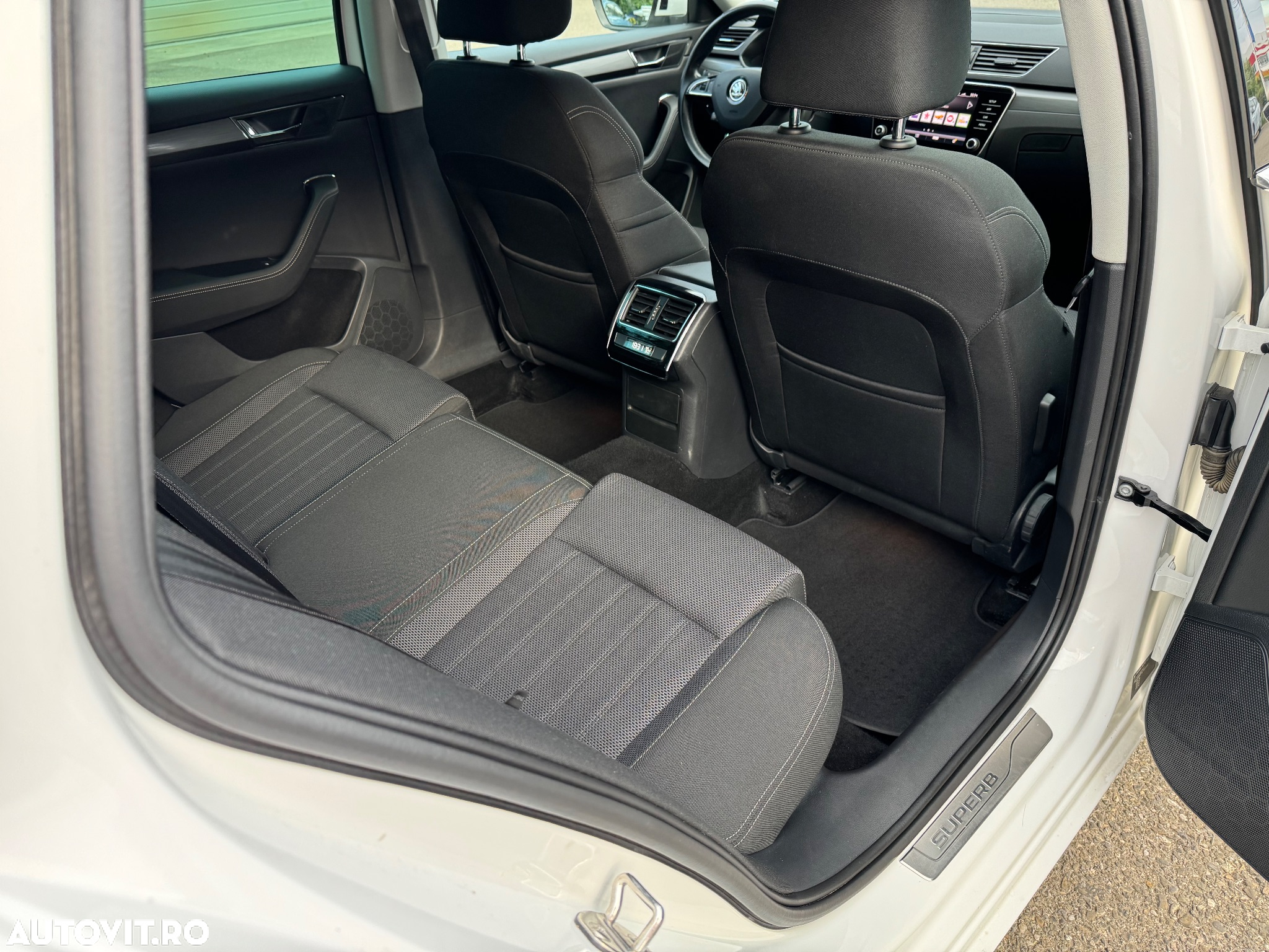 Skoda Superb Combi 2.0 TDI DSG Style - 33