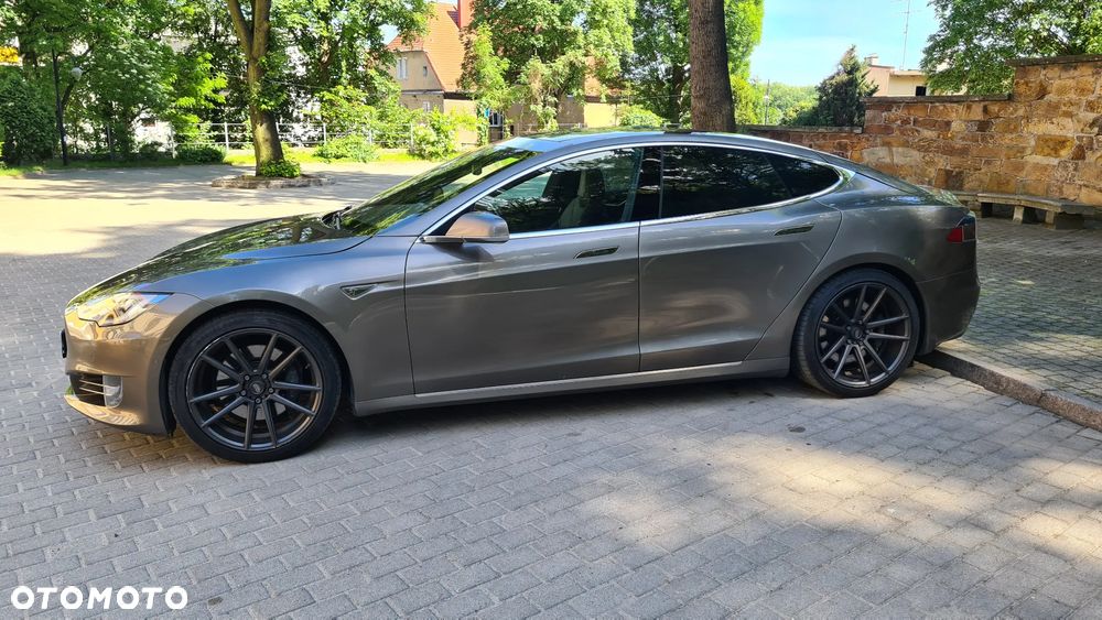 Tesla Model S - 15