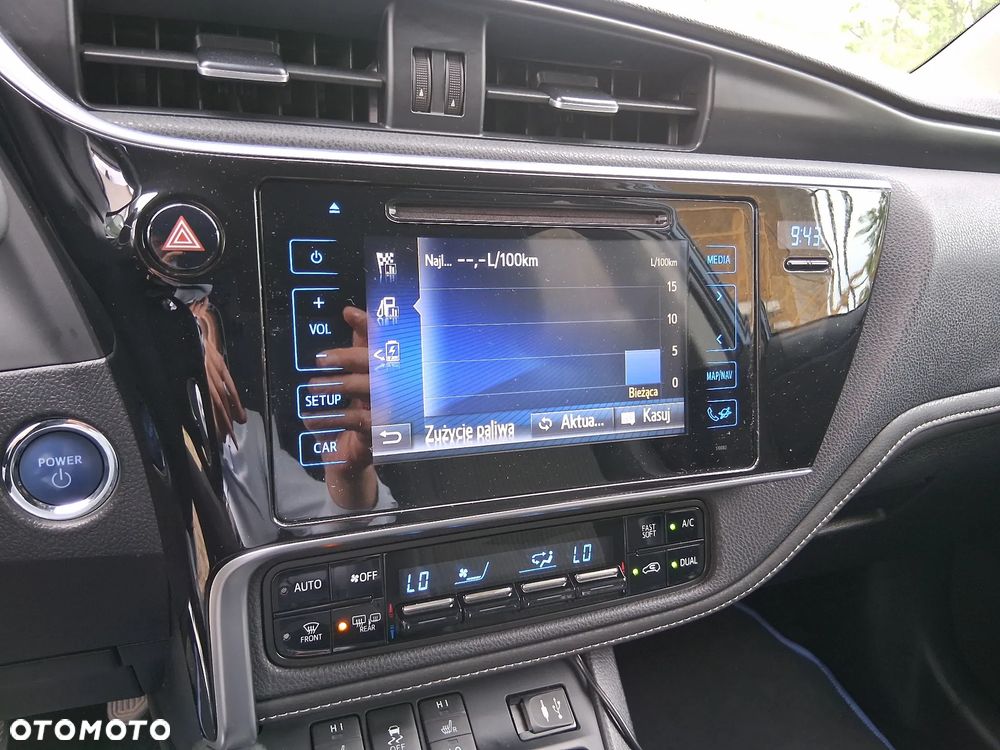 Toyota Auris 1.8 HSD Prestige NAVI - 33