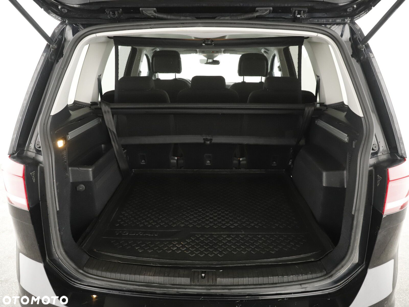 Volkswagen Touran - 24