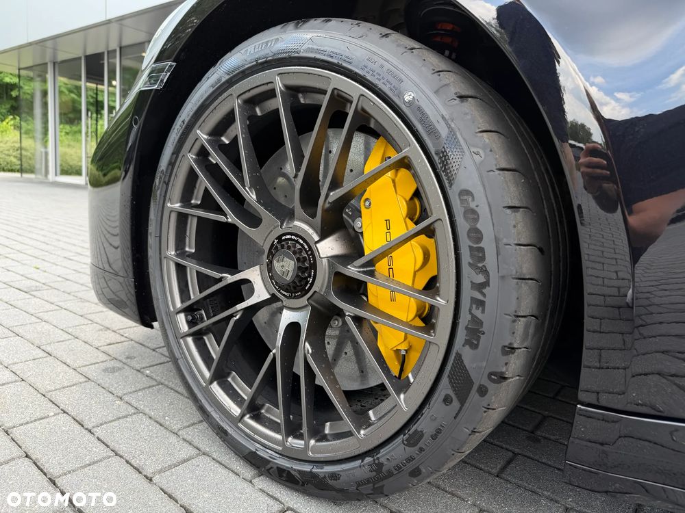 Porsche 911 Carrera Turbo S - 11