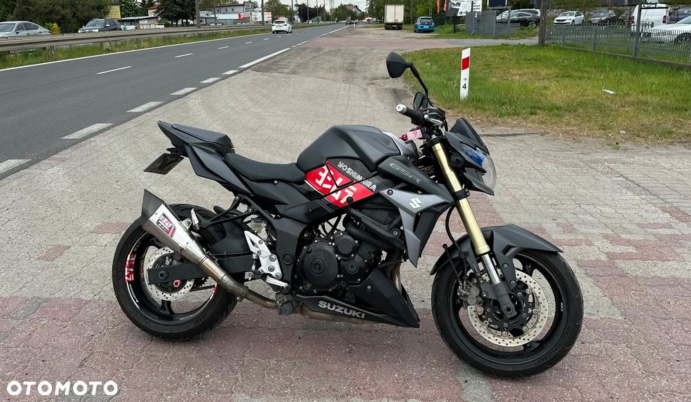 Suzuki GSR - 9