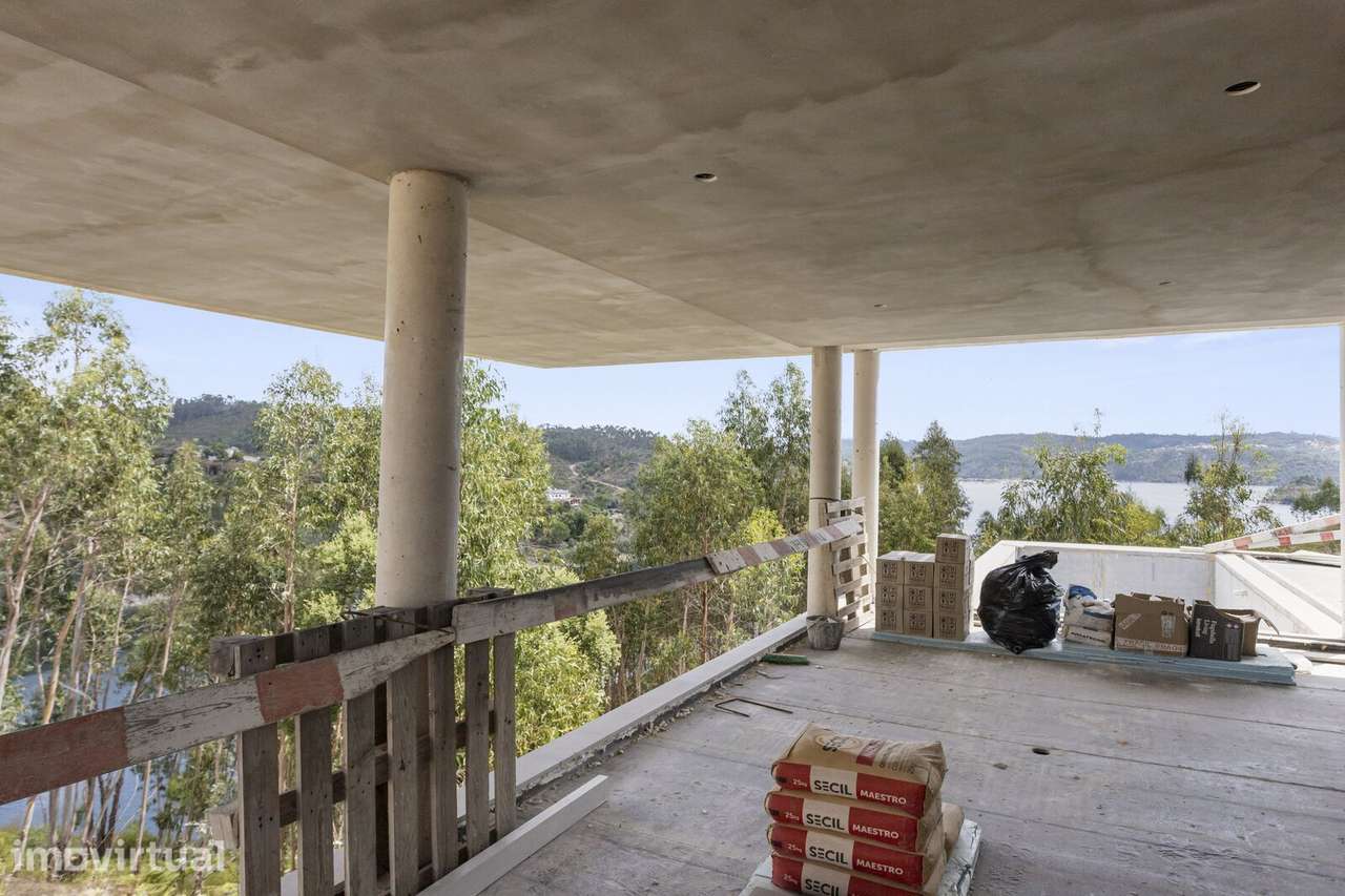 Moradia Isolada T5 com piscina, Tomar - Grande imagem: 4/51
