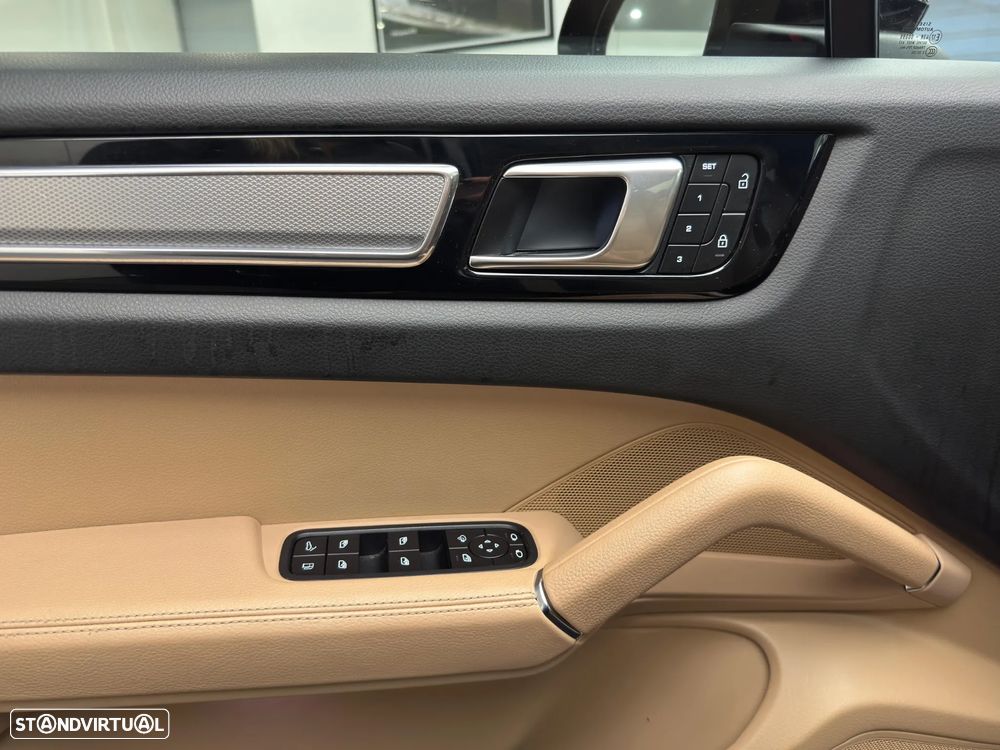 Porsche Cayenne Coupé E-Hybrid Platinum Edition - 17