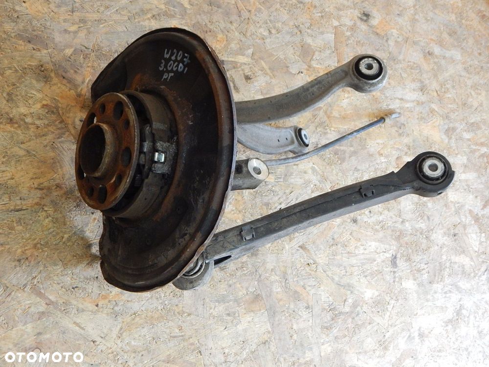 mercedes e w207 zwrotnica wahacz prawa tył 3.0 cdi - 1