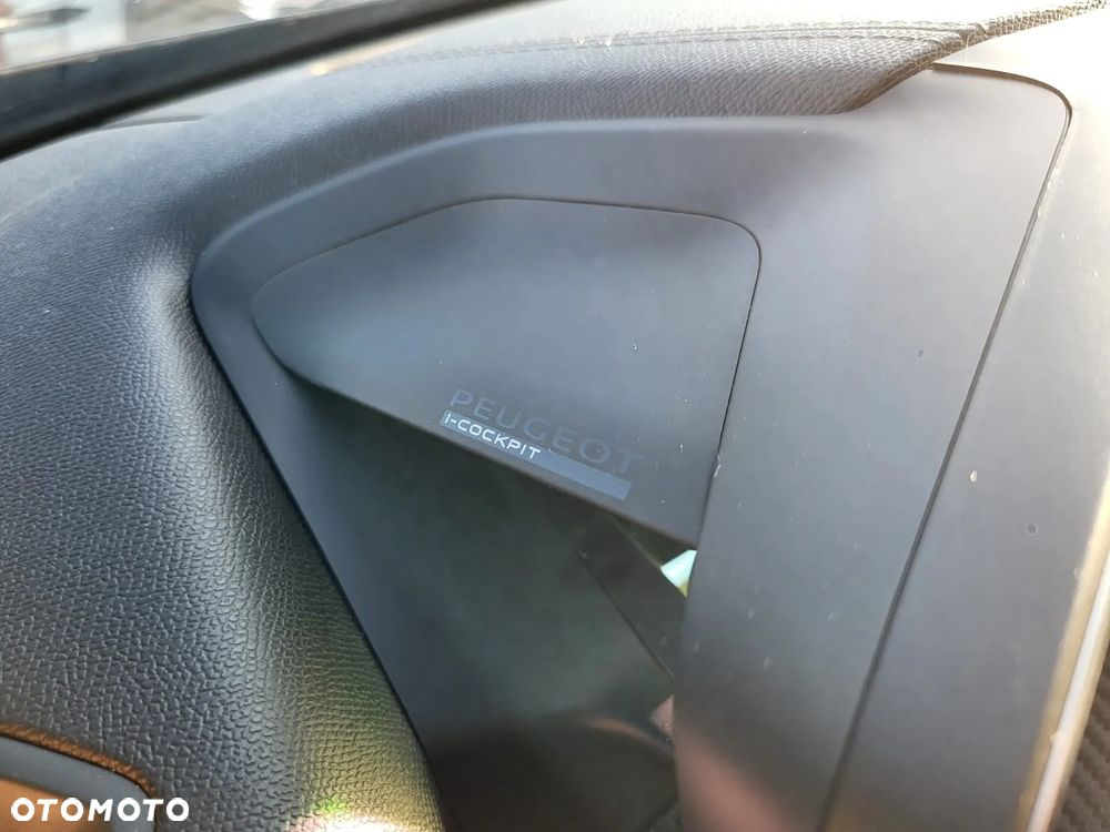 Peugeot 2008 PureTech 130 EAT8 GT - 24