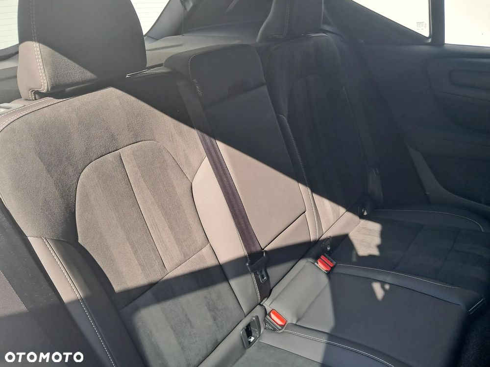 Volvo XC 40 B3 Plus Dark - 19