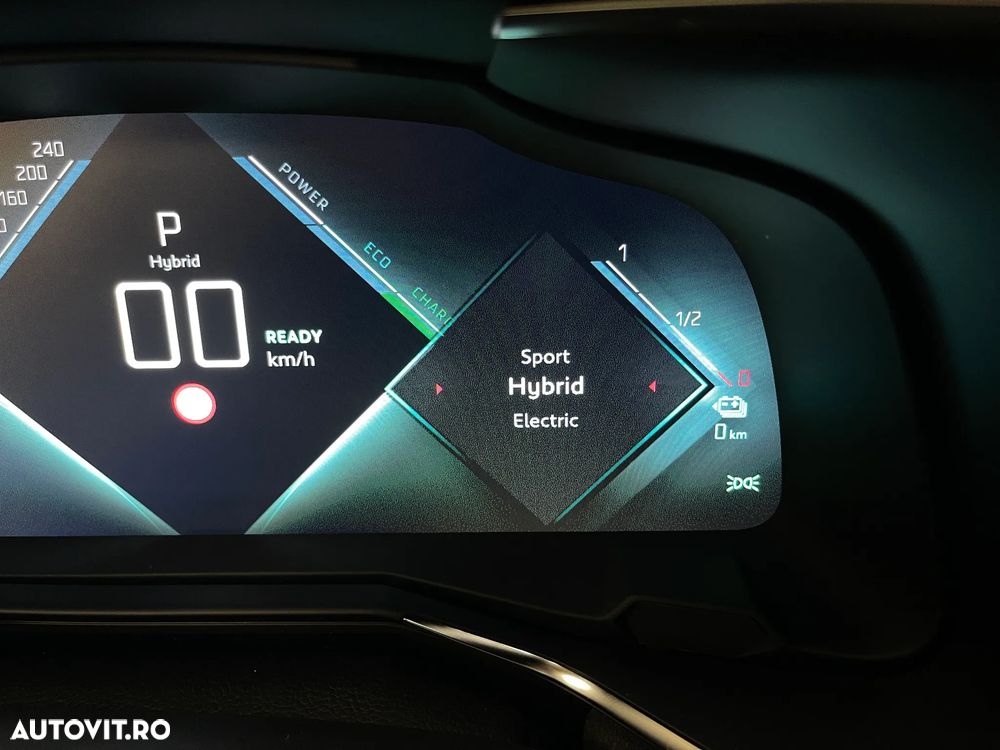 DS Automobiles DS 9 1.6 PHeV FWD 250 EAT8 PERFORMANCE Line + - 31