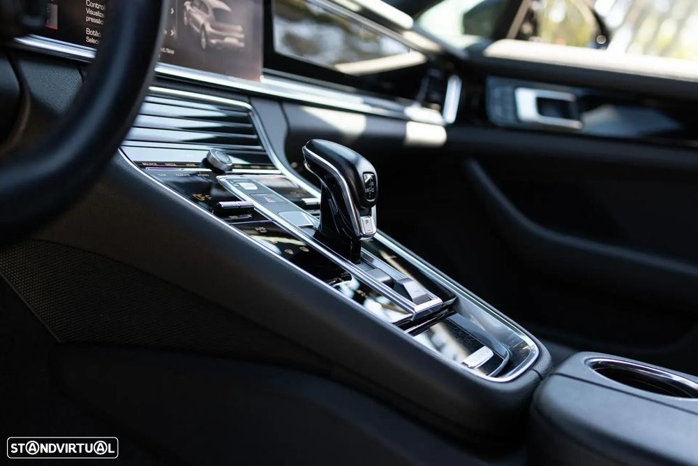 Porsche Panamera Sport Turismo 4 E-Hybrid Platinum Edition - 28
