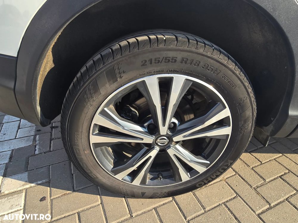 Nissan Qashqai 1.7 dCi Xtronic ALL-MODE 4x4i TEKNA+ - 9