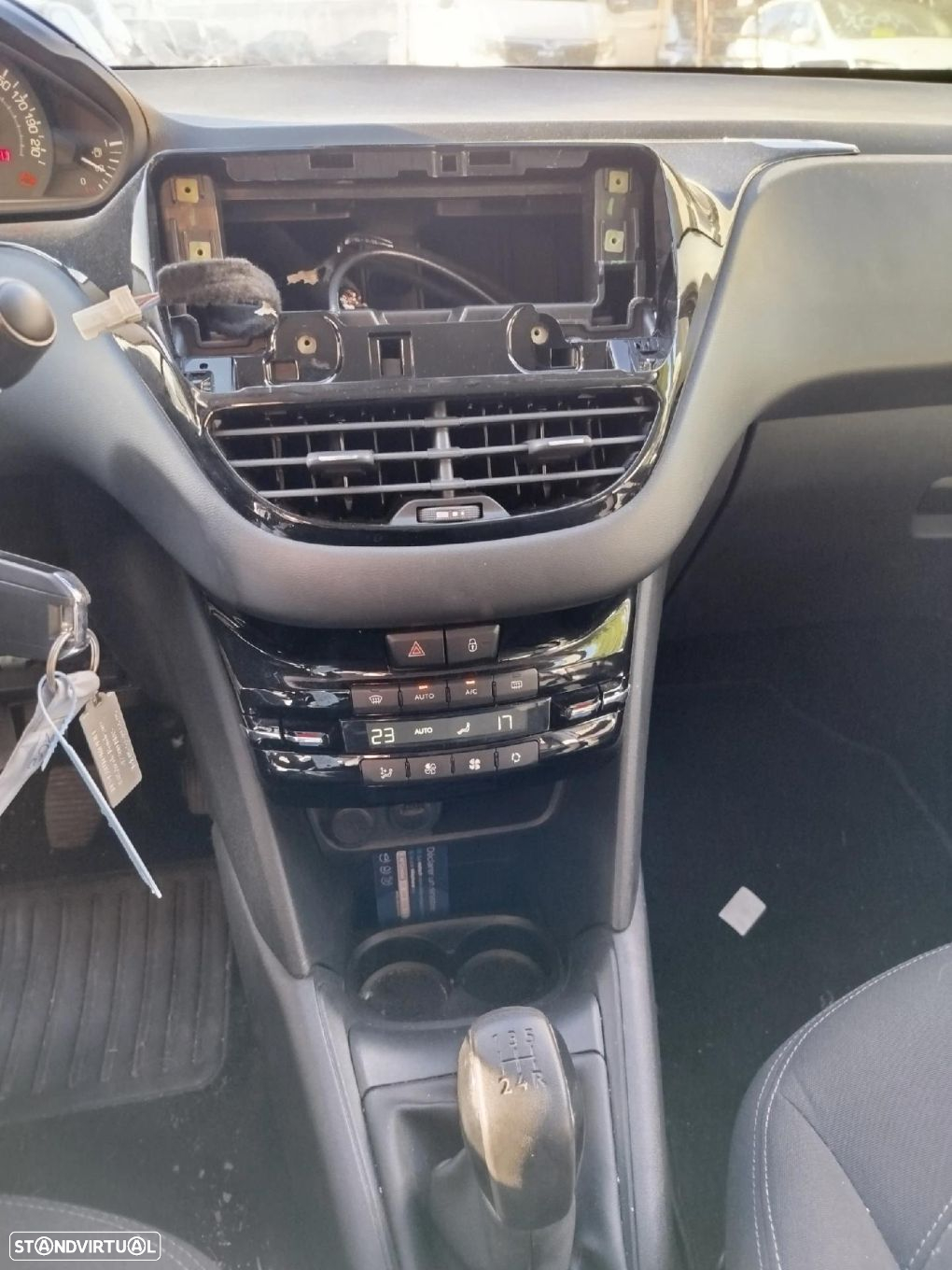 Para peças PEUGEOT 208 - 8