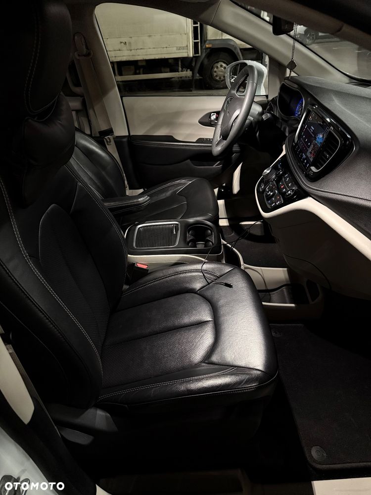 Chrysler Pacifica - 18