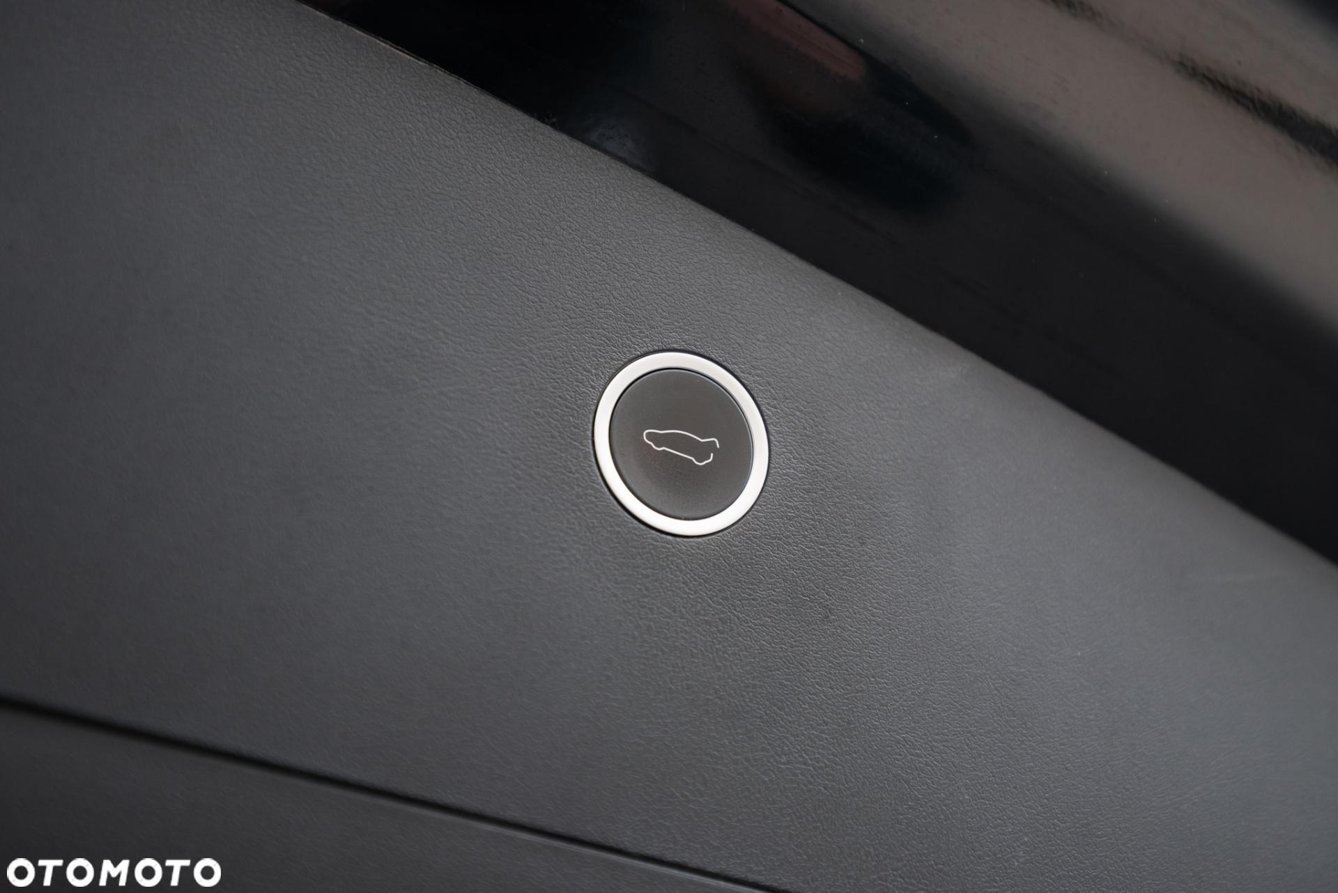 Tesla Model X - 39