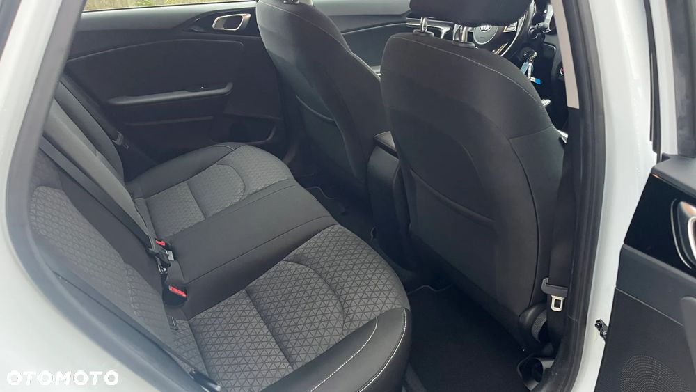 Kia Ceed 1.6 CRDi Vision - 16