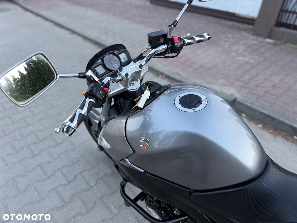 Suzuki GSR - 22