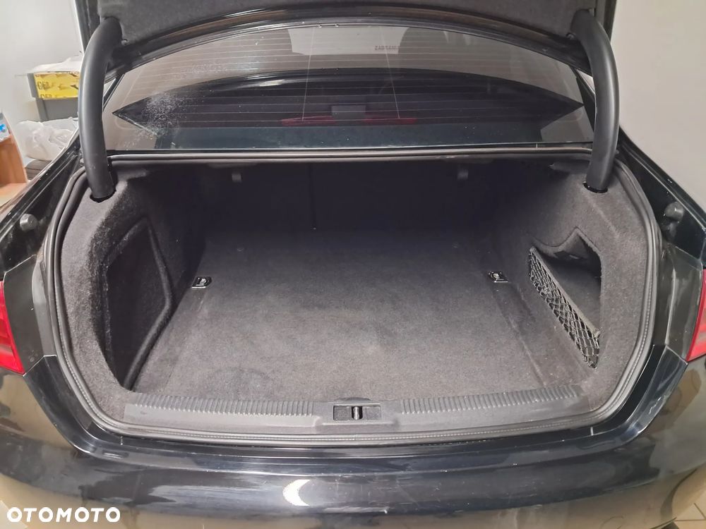 Audi A4 Limousine - 6