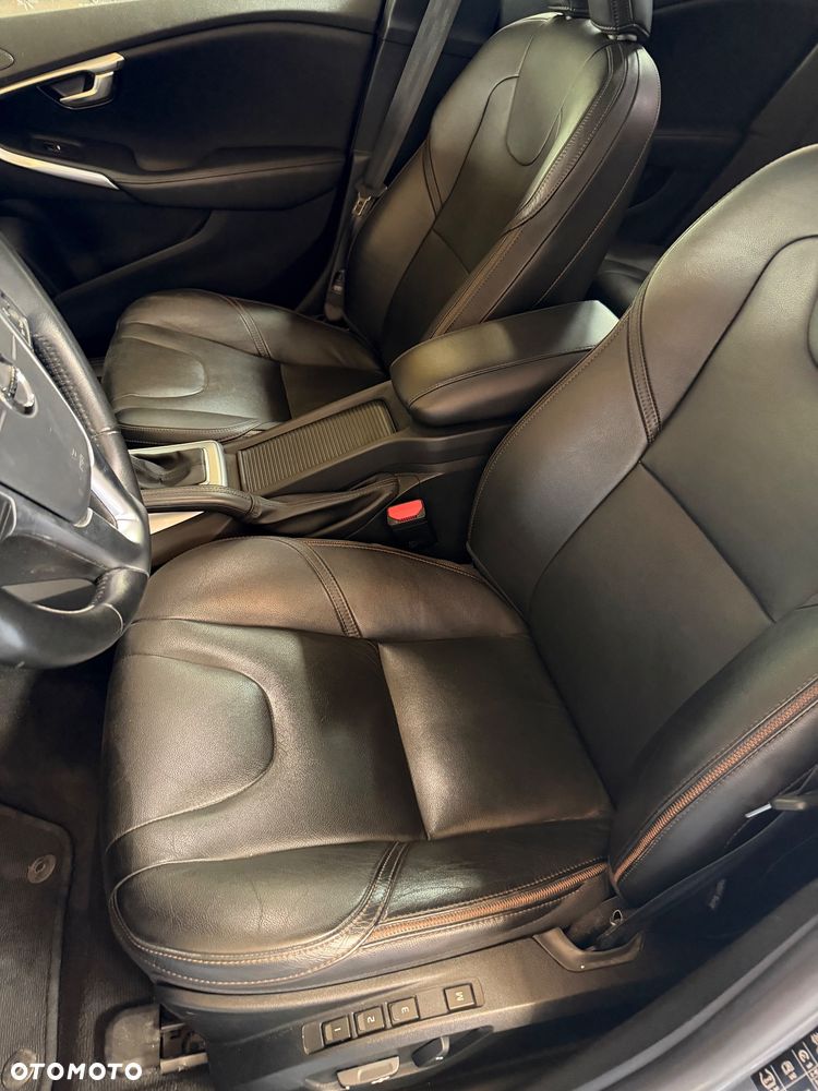Volvo V40 Cross Country T3 Geartronic Momentum - 10