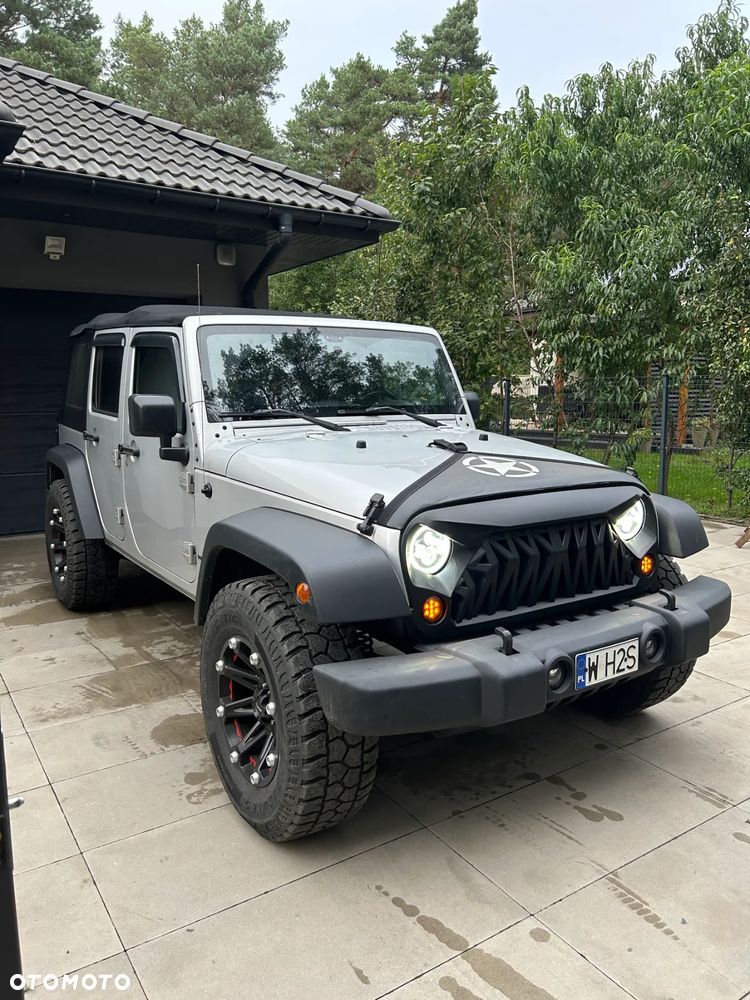 Jeep Wrangler Unlimited 3.8 Automatik Sahara - 2