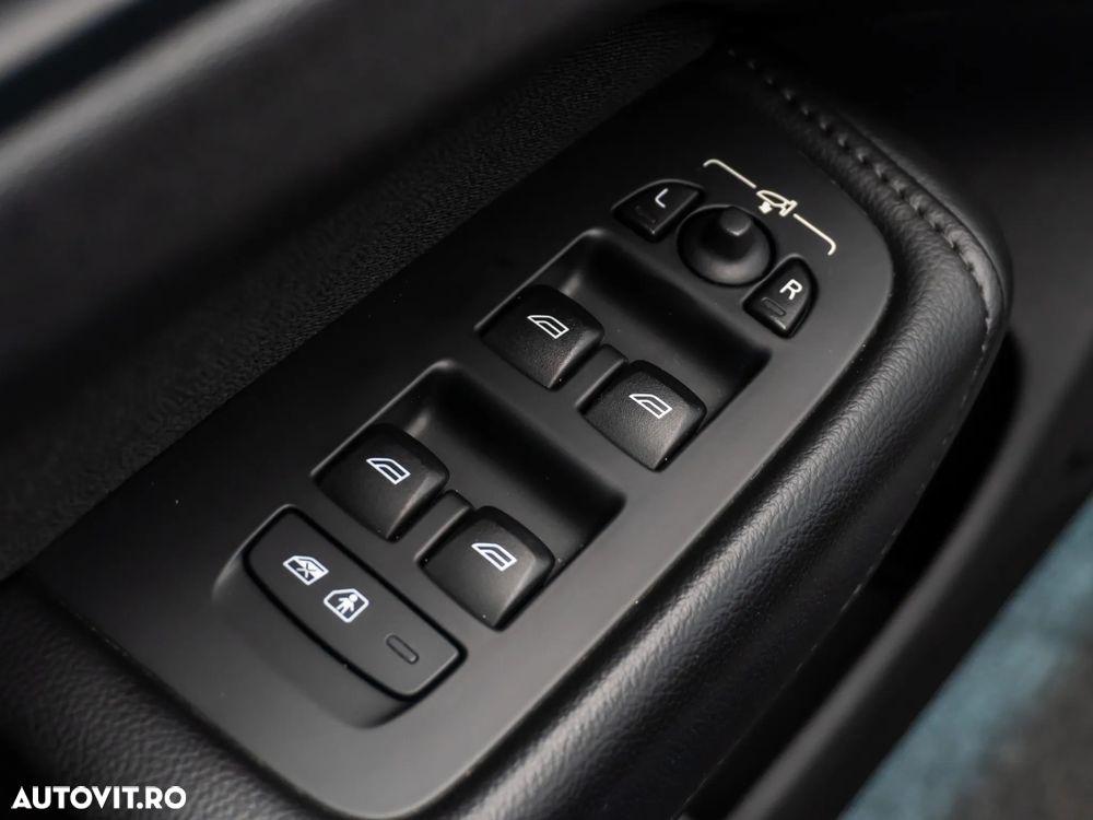 Volvo XC 60 B4 D AWD Geartronic Momentum Pro - 27